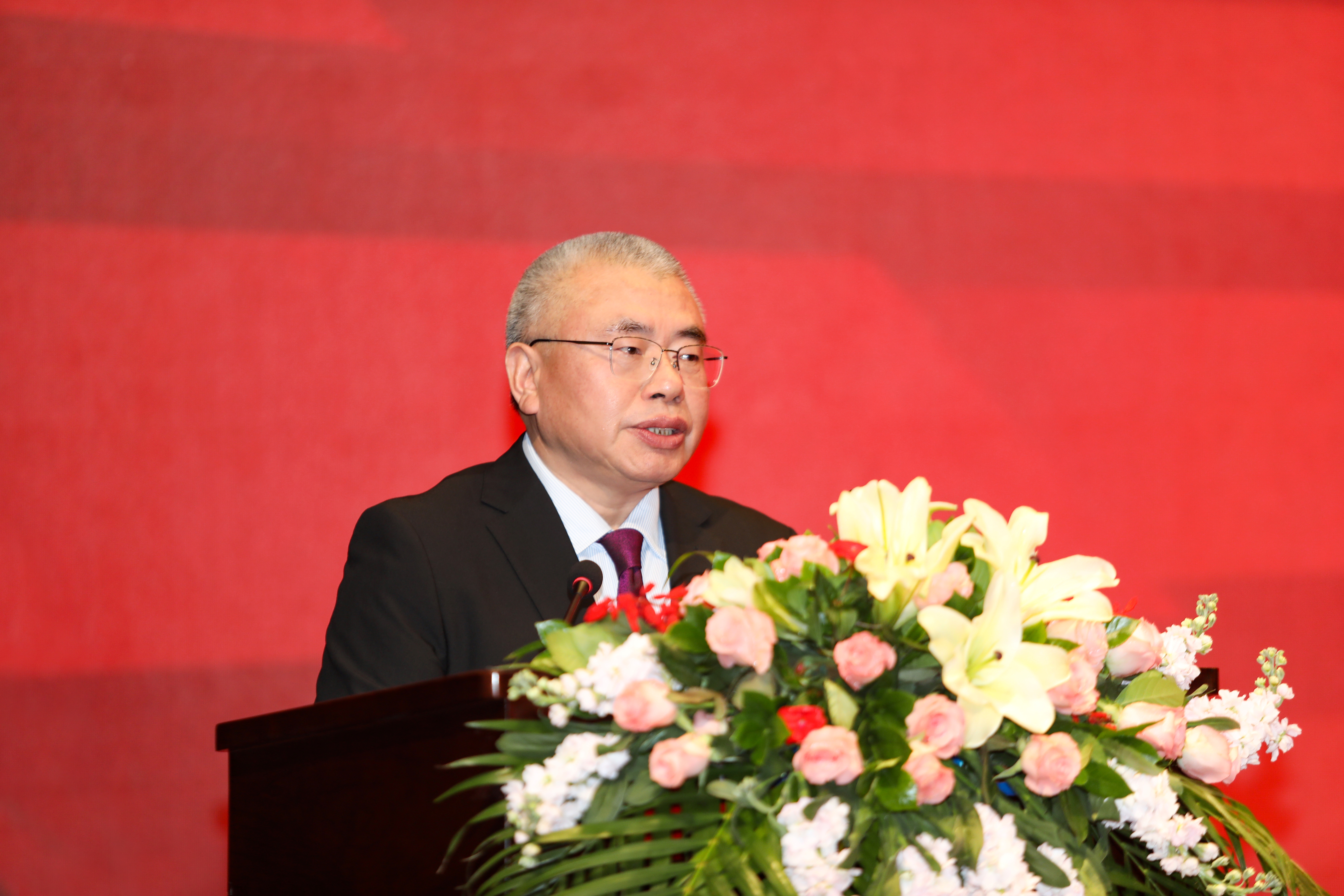 1.集團公司黨委書記、董事長、總經(jīng)理楊安國作大會致辭.JPG